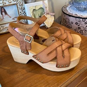 Kork-Ease platform sandal, tawny brown, size 8